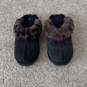 UGG Womens Slippers Black leopard size 8